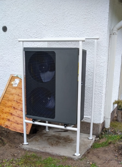 asennettuna telineeseen.jpg