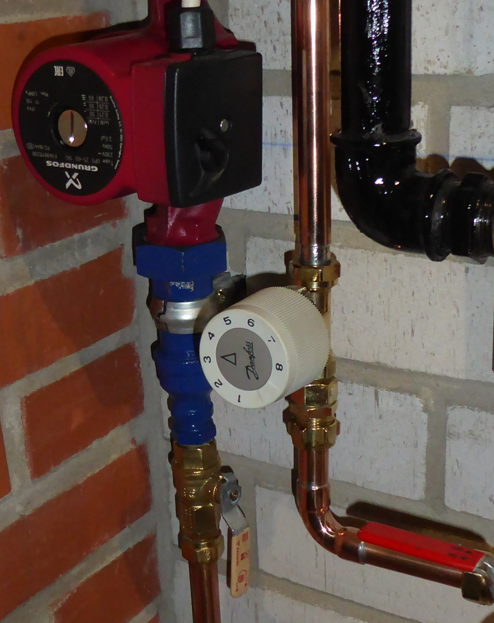 IV koneen paluutermostaatti.png