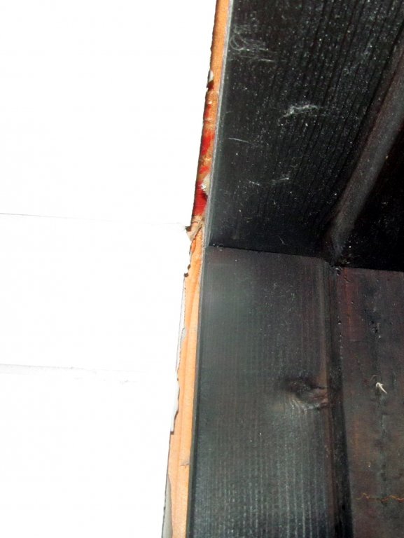 pesuhuoneen ikkunan reuna.jpg