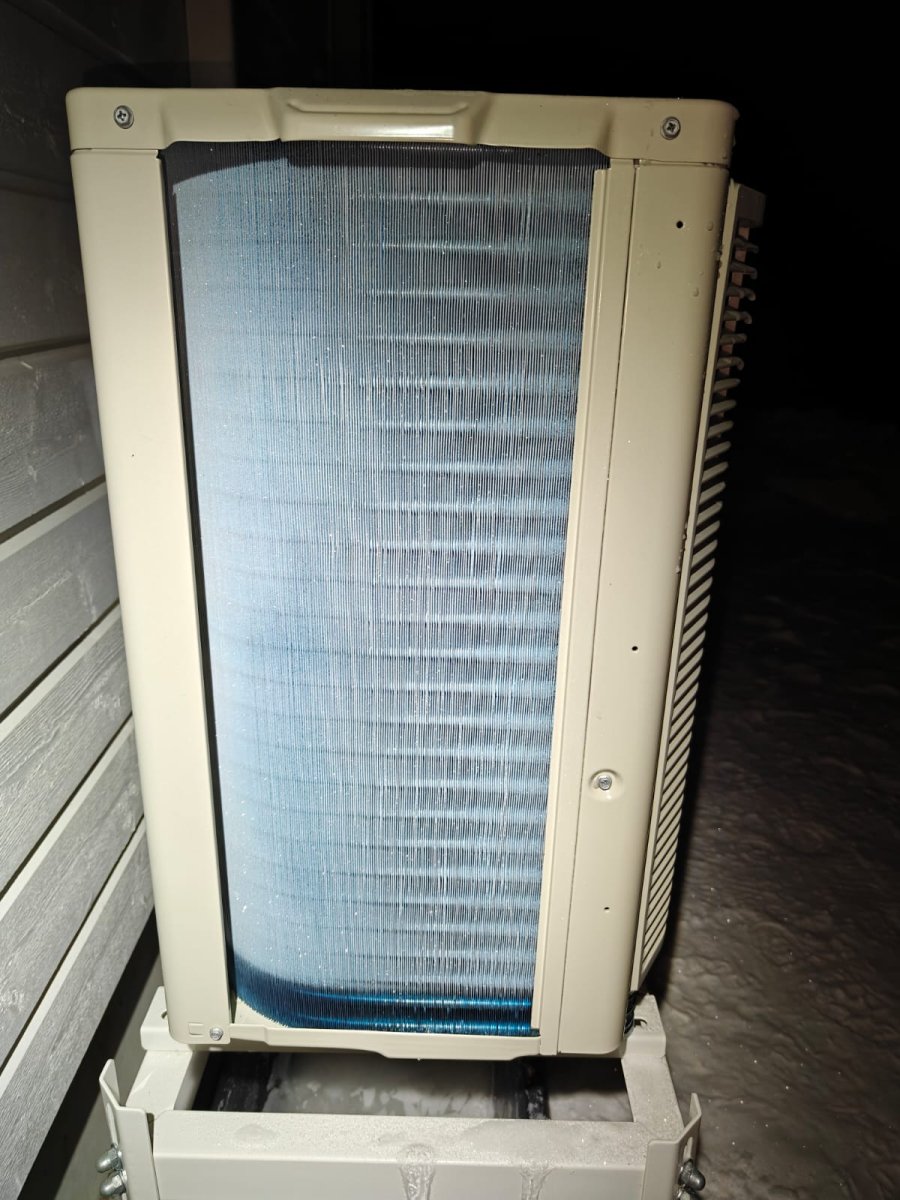 ulkoyksikkö3 sulatuksen jälkeen, n.1h ollut päällä.jpeg