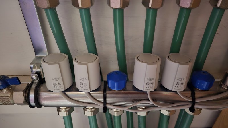 Jakotukin termostaattihatut kiinni.jpg