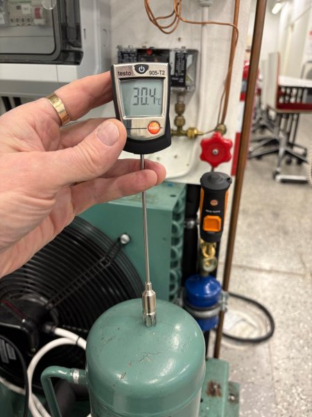 Bitzer typpeä lauhduttimessa.jpg